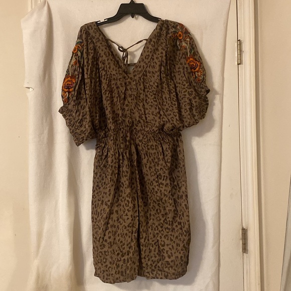 💫 NWT Leopard Embroidered Print Dress - Picture 8 of 12